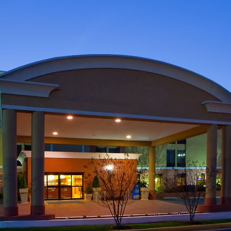 Holiday Inn Express Fairfax-Arlington Boulevard By Ihg Ngoại thất bức ảnh