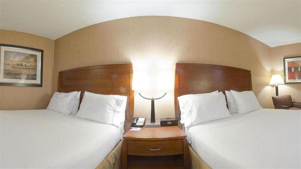 Holiday Inn Express Fairfax-Arlington Boulevard, An Ihg Hotel Ngoại thất bức ảnh