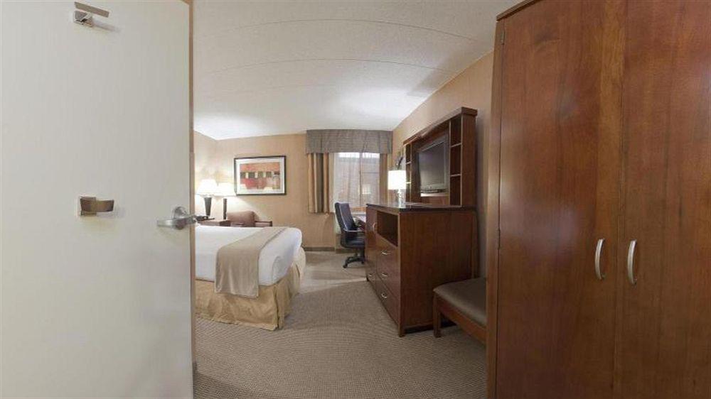 Holiday Inn Express Fairfax-Arlington Boulevard, An Ihg Hotel Ngoại thất bức ảnh