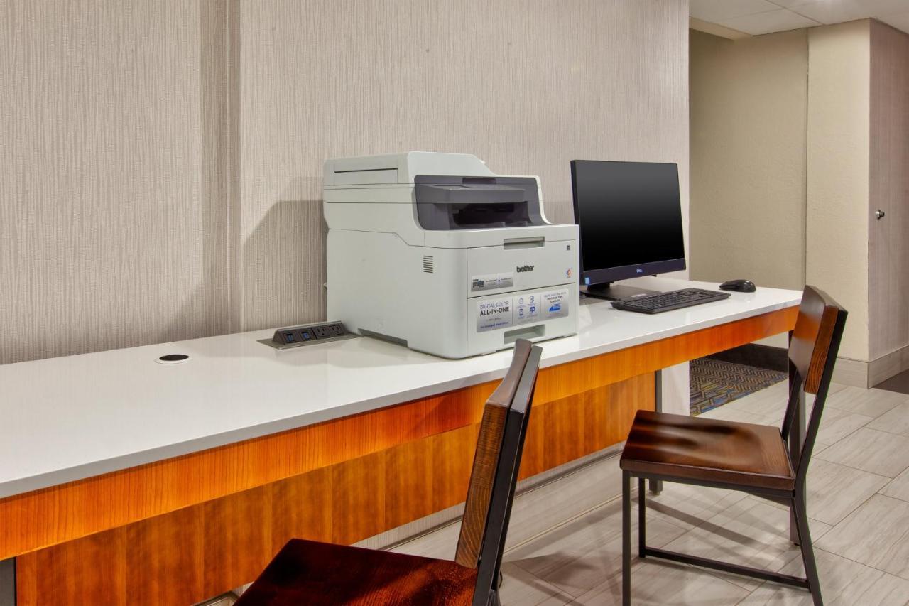 Holiday Inn Express Fairfax-Arlington Boulevard By Ihg Ngoại thất bức ảnh