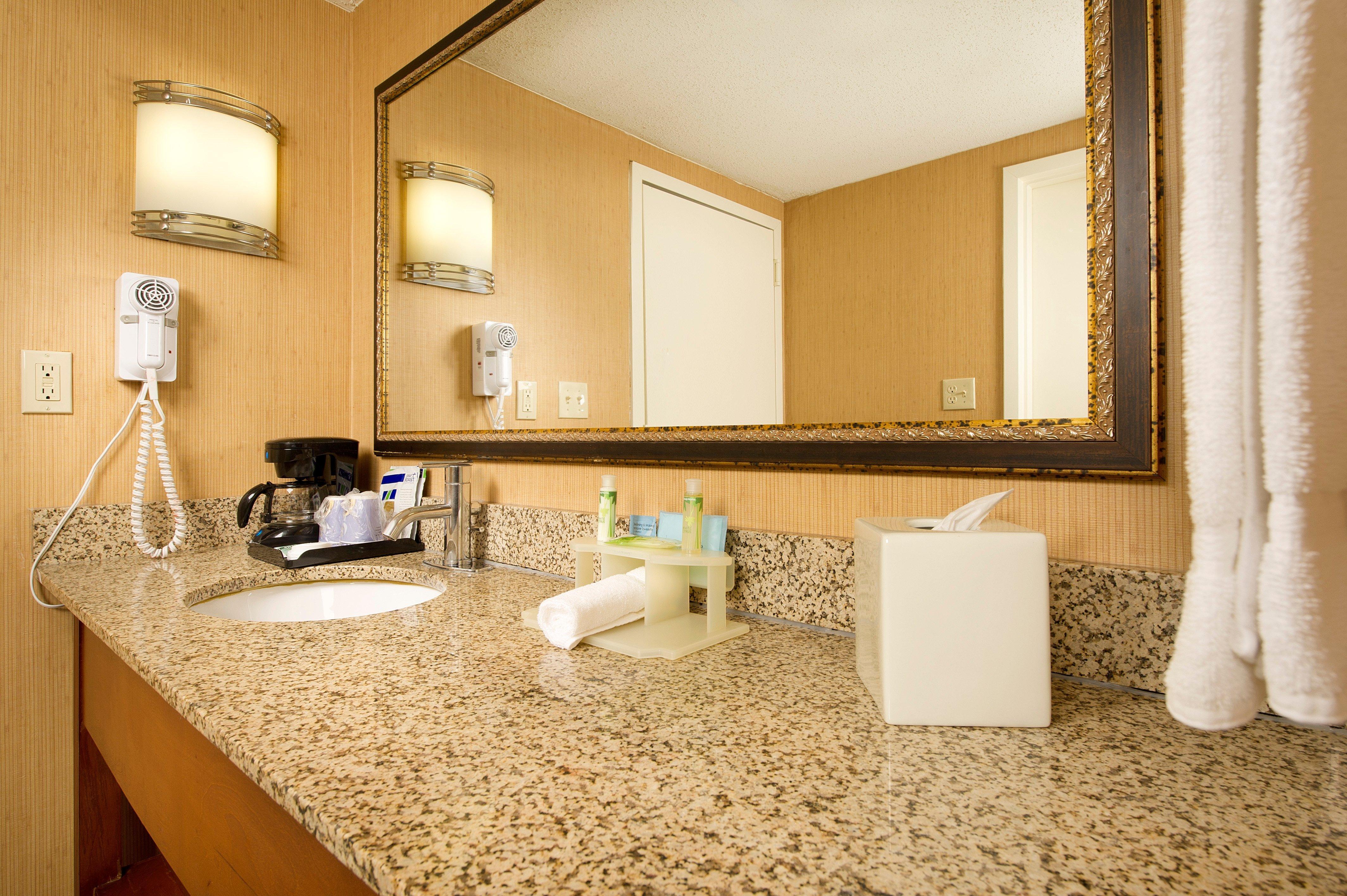Holiday Inn Express Fairfax-Arlington Boulevard By Ihg Ngoại thất bức ảnh