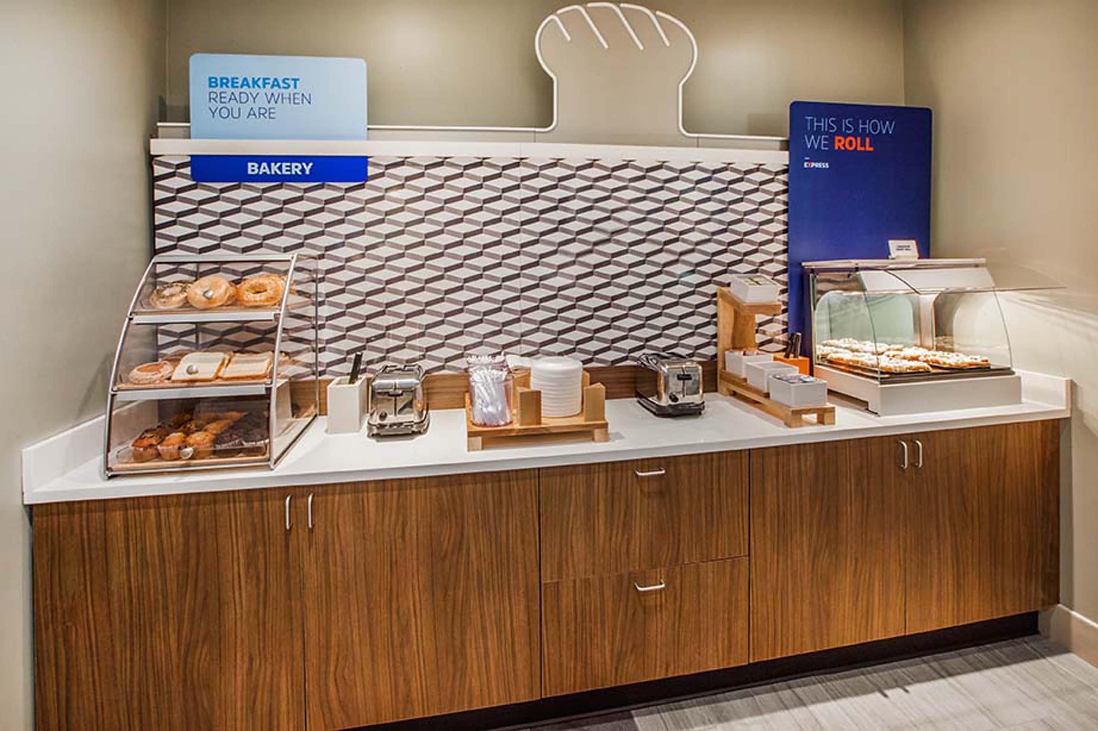 Holiday Inn Express Fairfax-Arlington Boulevard By Ihg Ngoại thất bức ảnh
