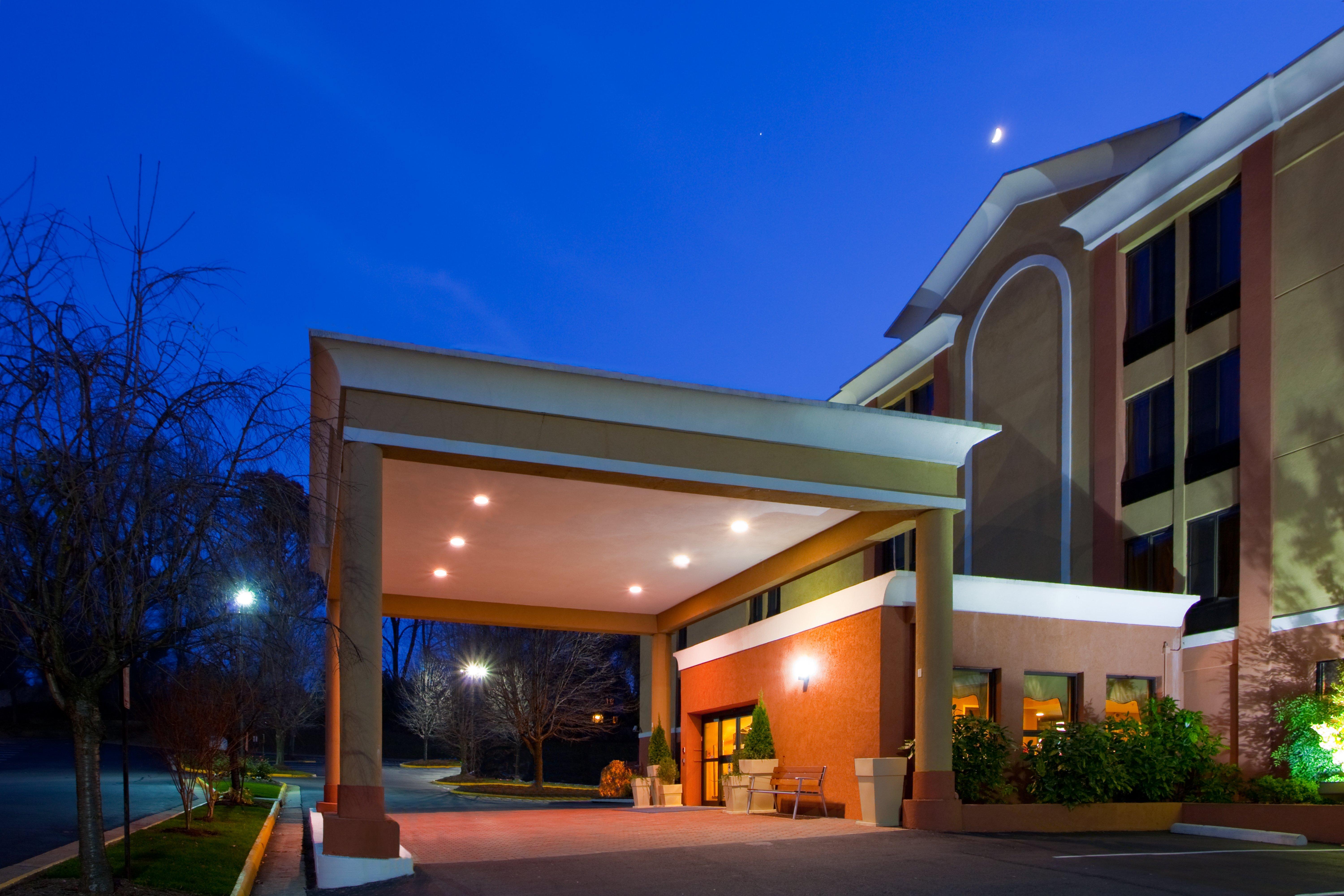 Holiday Inn Express Fairfax-Arlington Boulevard, An Ihg Hotel Ngoại thất bức ảnh