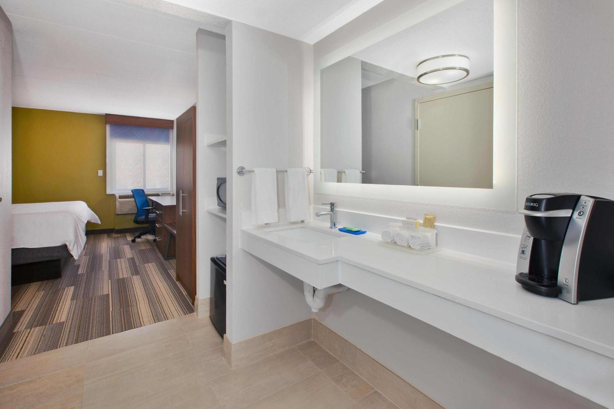 Holiday Inn Express Fairfax-Arlington Boulevard By Ihg Ngoại thất bức ảnh