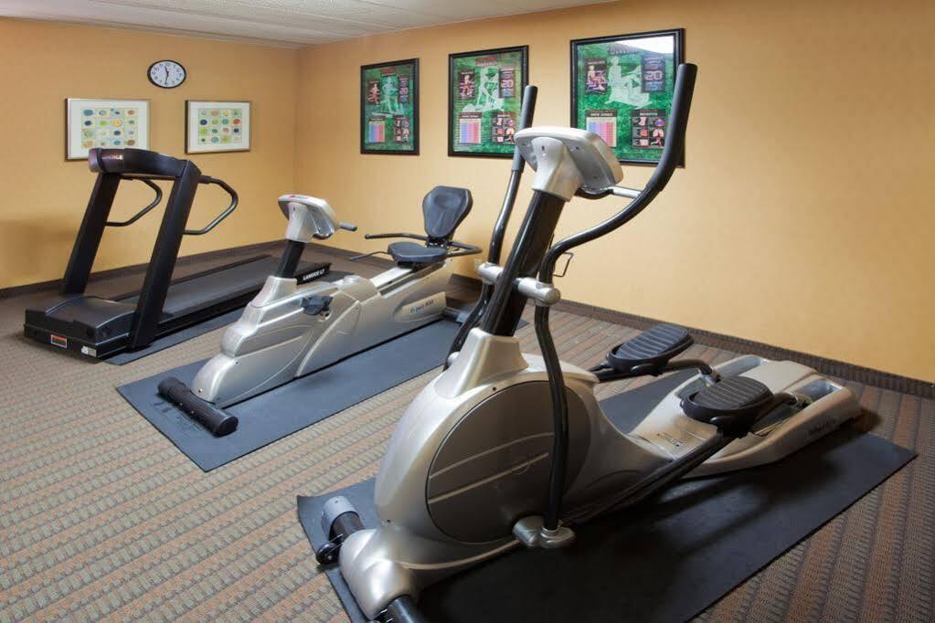 Holiday Inn Express Fairfax-Arlington Boulevard, An Ihg Hotel Ngoại thất bức ảnh