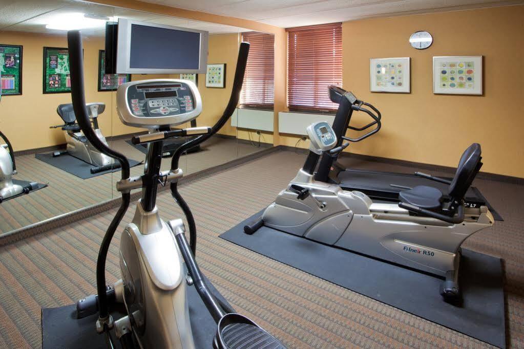 Holiday Inn Express Fairfax-Arlington Boulevard By Ihg Ngoại thất bức ảnh